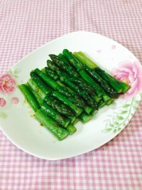 色泽不错的清炒芦笋