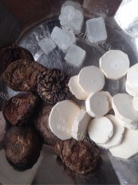 美味鱼胶鸡腿汤做法图解2)