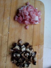 美味的香菇肉酱拌面做法图解1)