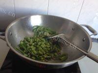 家常菜青椒毛豆炒肉丝做法图解6)