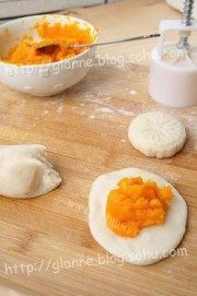 自制南瓜奶酪酥饼做法图解4)