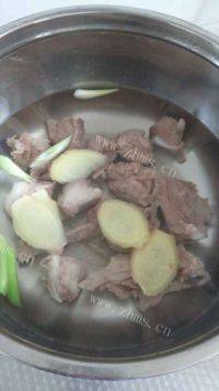 家常菜排骨冬瓜汤做法图解2)
