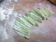 美味的菠菜面做法图解7)
