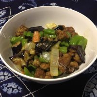 回味无穷的肉段烧茄子做法图解9)