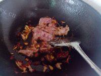 家常菜芹菜炒肉做法图解10)