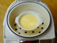 嫩滑的牛奶炖蛋做法图解7)