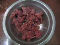 家常菜黄瓜炒牛肉做法图解2)