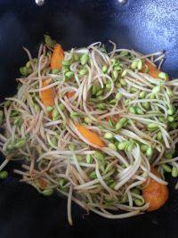 回味无穷的素炒黄豆芽