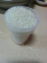 美味早餐燕麦红枣粥做法图解1)