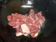 易做的牛肉炖萝卜做法图解4)