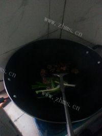 家常菜腊肠炒菜花做法图解5)