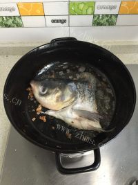 独特的鱼头炖豆腐做法图解3)
