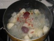 口感丰富的冰糖银耳雪梨羹