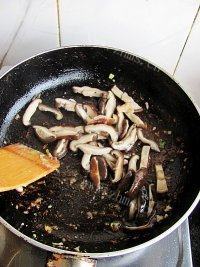 家常菜香菇山药炒肉片做法图解8)