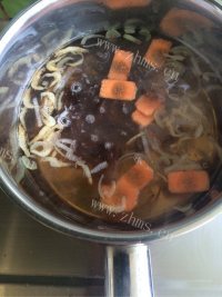 鲜美可口的紫菜蛋花汤做法图解3)