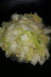 家常菜炒大白菜做法图解7)