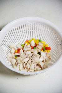 可口的鸡肉蘑菇饭做法图解2)