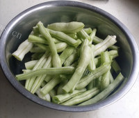 家常菜干煸豆角做法图解2)