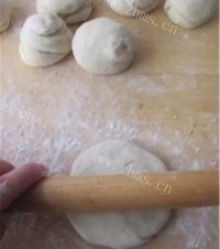 自制肉末烧饼做法图解13)