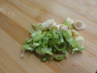 「念念不忘」芹菜炒肉做法图解4)