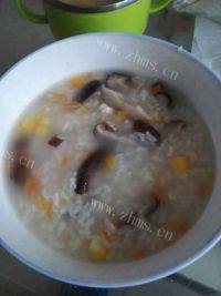 美味的香菇鸡肉粥做法图解2)