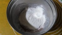 自制可可蛋糕卷做法图解3)