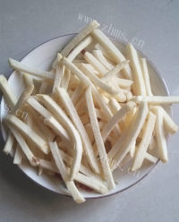色味俱佳的炸薯条做法图解1)