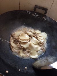 家常菜炒杏鲍菇做法图解4)