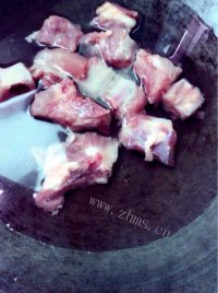 美味的薏米银耳百合汤做法图解4)