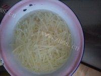 迷人的素炒土豆丝做法图解1)