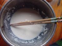 自制葱香鸡蛋软饼做法图解2)