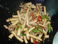 家常菜鸡蛋干炒肉做法图解13)