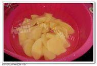 香糯的土豆焖排骨做法图解2)