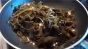 家常菜清炒海带做法图解2)