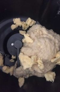 油而不腻的椰蓉面包做法图解2)