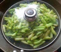 家常菜四季豆炒肉片做法图解9)