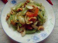 下酒菜西芹百合炒腰果