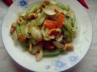 下酒菜西芹百合炒腰果