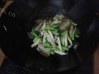 家常蒜苗炒腊肉做法图解4)