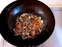 美味红烧肉炖干白菜做法图解10)