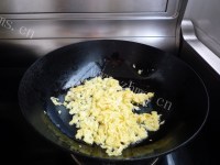 美味的香菇蛋炒饭做法图解3)