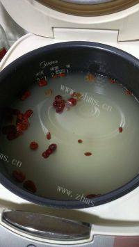 美味早餐红枣花生粥做法图解3)