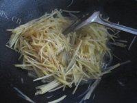 家常菜韭菜土豆丝做法图解7)