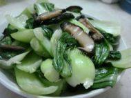 口感极佳的香菇炒小白菜