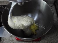 好吃的葡萄干加州吐司做法图解4)