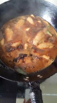 喷香的啤酒鸡翅做法图解4)