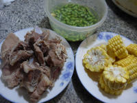 营养美味的青黄豆玉米肉骨汤做法图解1)