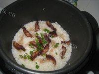 自己做的腊肉焖饭做法图解6)