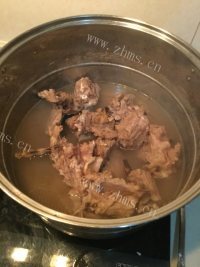 羊蝎子火锅做法图解4)