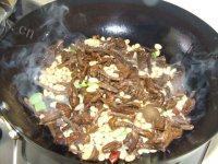 家常菜雪里蕻炒黄豆做法图解7)